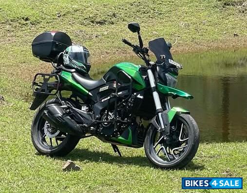 Savanna Green Bajaj Dominar 400