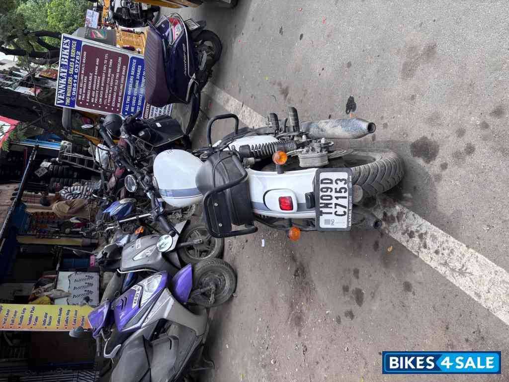 Jawa 42 Dual Channel ABS Sirius White