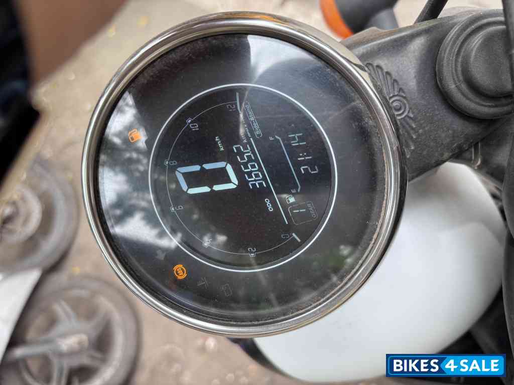 Jawa 42 Dual Channel ABS Sirius White