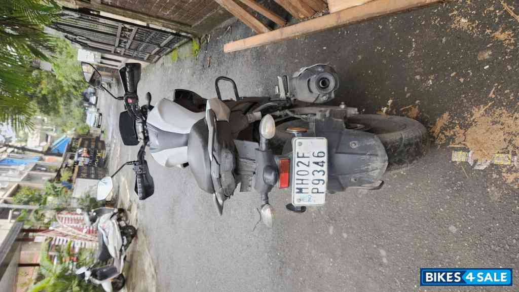 White Yamaha FZS 25 BS6