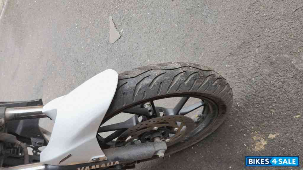 White Yamaha FZS 25 BS6