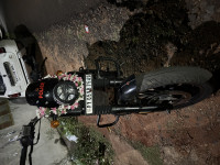 Hunter Greet Yezdi Roadster Dual Tone