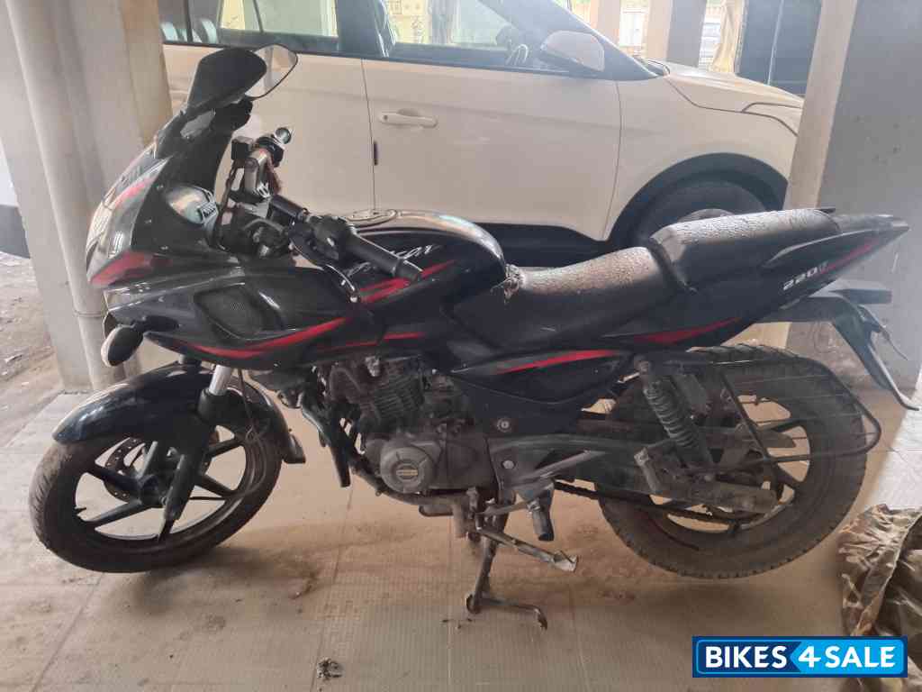 Bajaj Pulsar 220 DTSFi Bajaj Pulsar 220 DTSFi