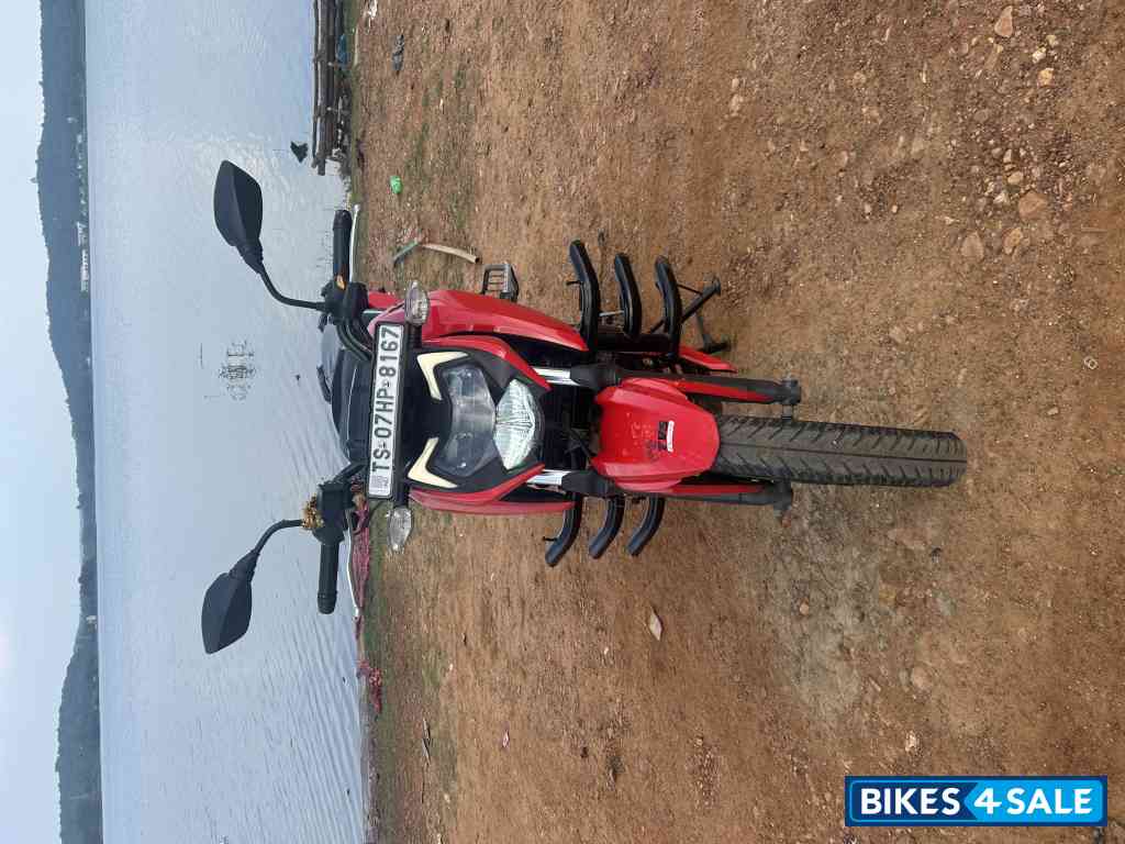 Red TVS Apache RTR 160 4V