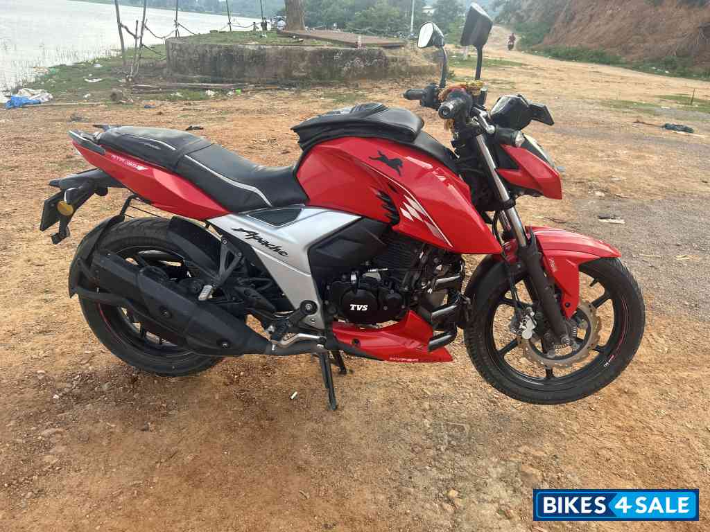 Red TVS Apache RTR 160 4V