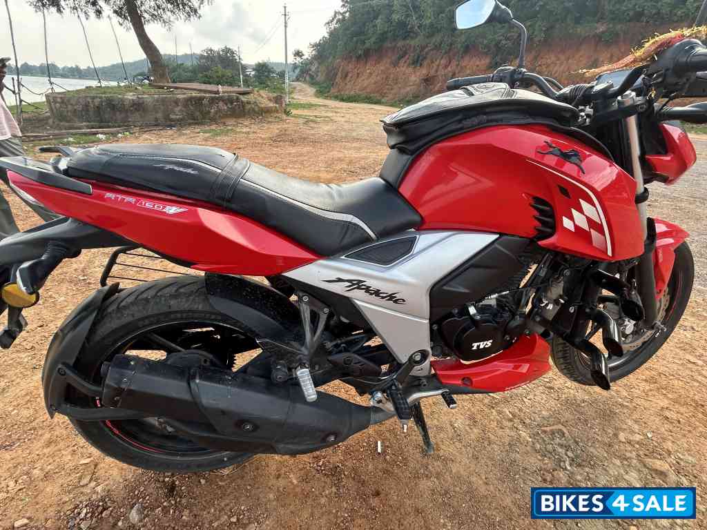 Red TVS Apache RTR 160 4V