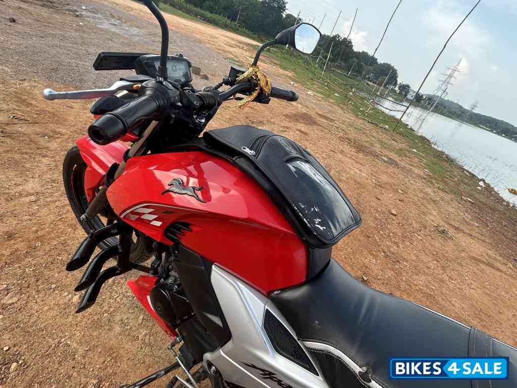Red TVS Apache RTR 160 4V