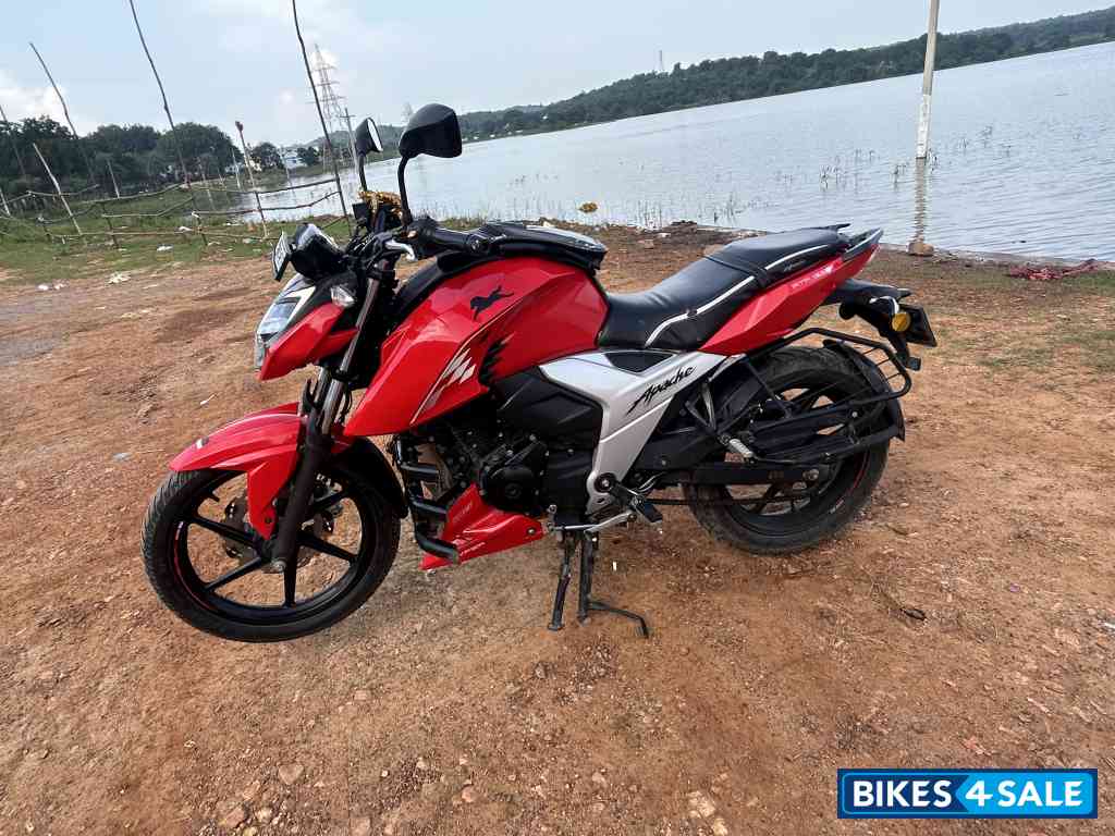 Red TVS Apache RTR 160 4V