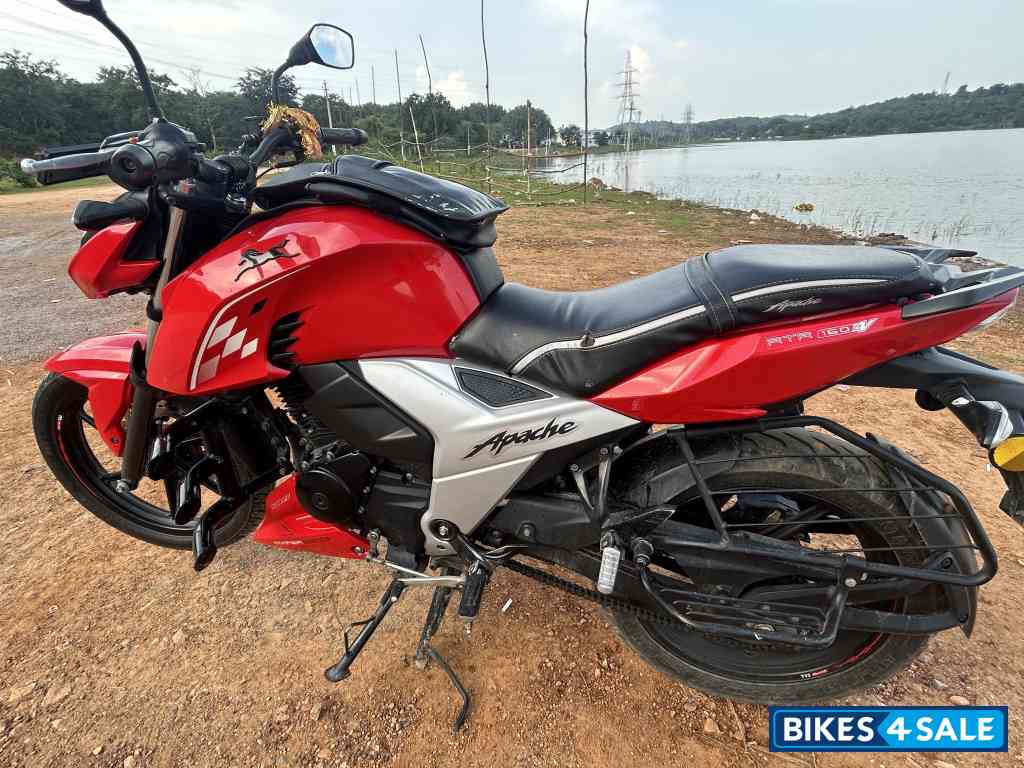 Red TVS Apache RTR 160 4V