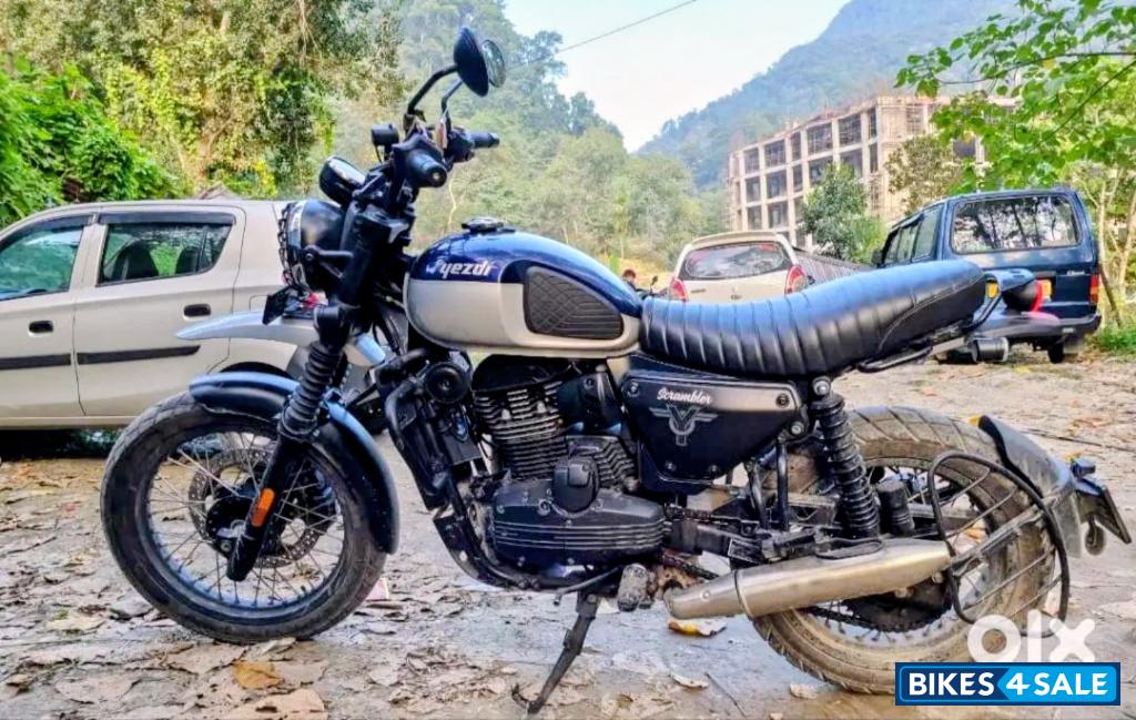 Yezdi Scrambler Dual Tone