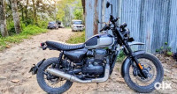 Yezdi Scrambler Dual Tone