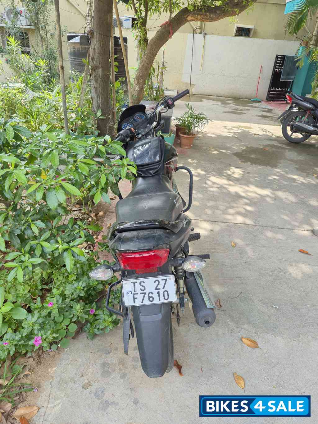 Black Honda Shine 125 Drum