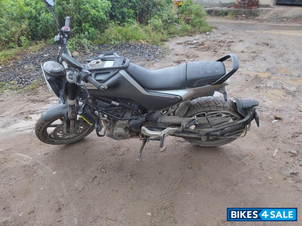 Husqvarna Svartpilen 250