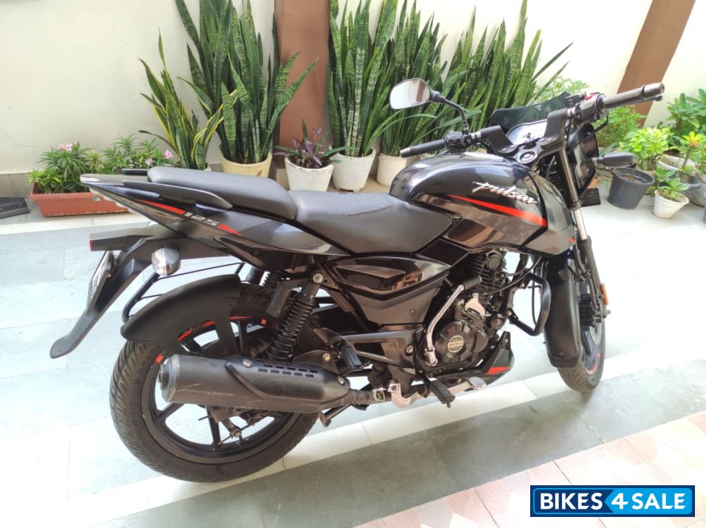 Black With Red Lining Bajaj Pulsar 125 Split Seat