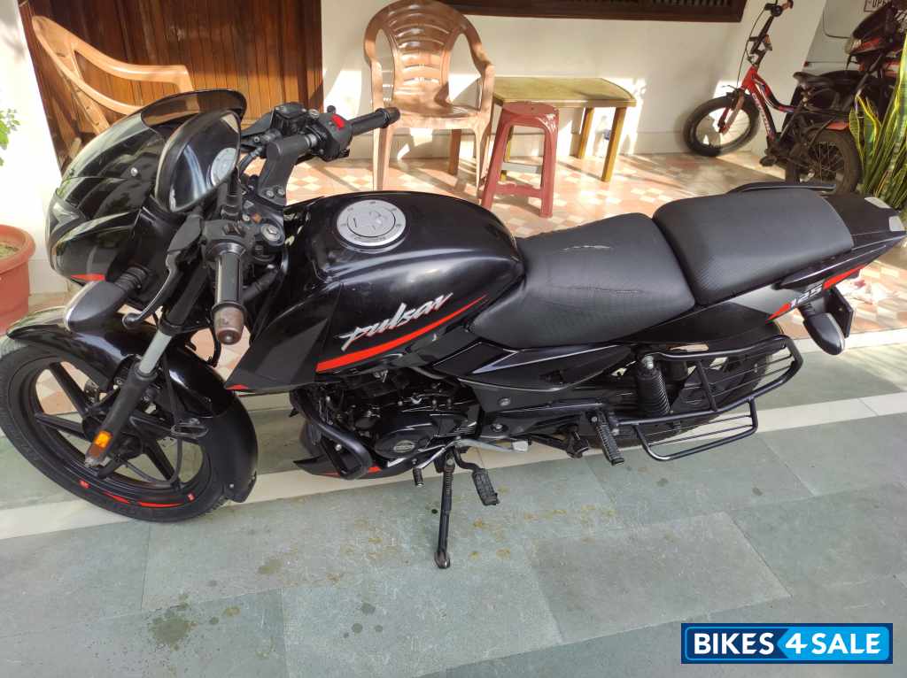 Black With Red Lining Bajaj Pulsar 125 Split Seat