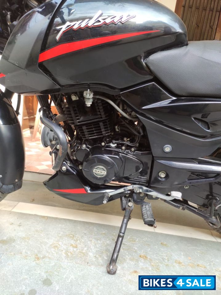 Black With Red Lining Bajaj Pulsar 125 Split Seat