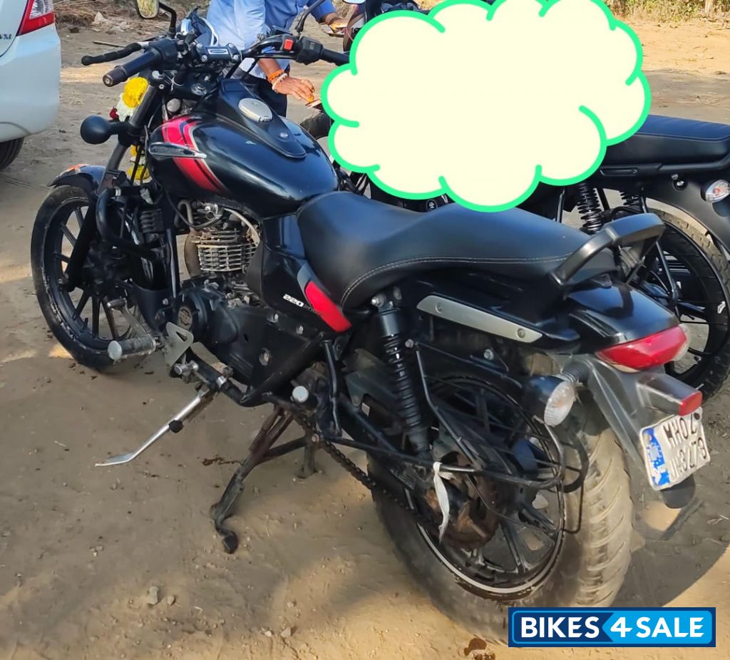 Black Bajaj Avenger Street 220