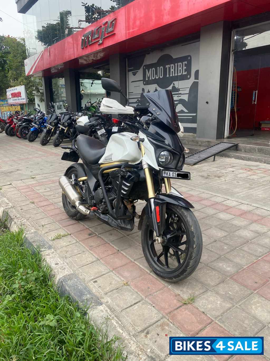 Mahindra Mojo