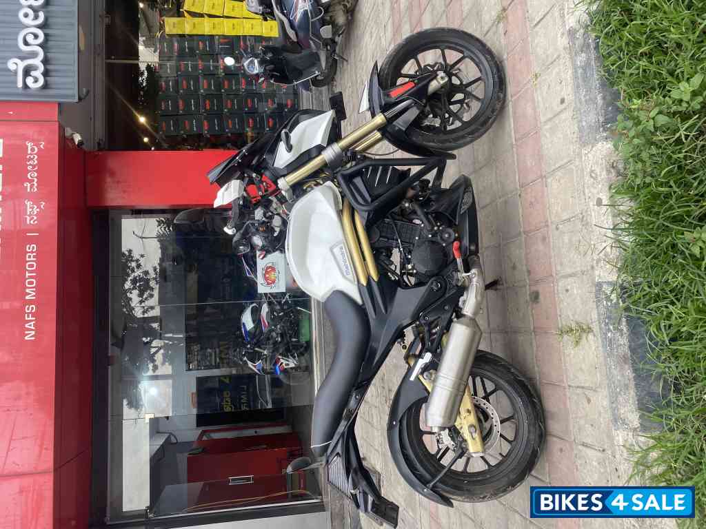 Mahindra Mojo