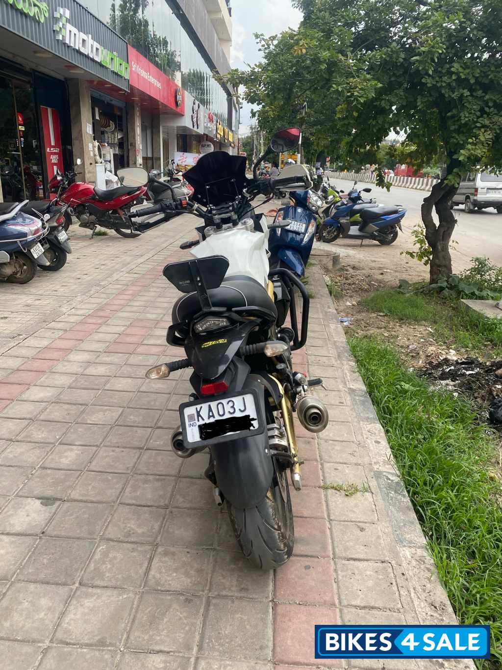Mahindra Mojo