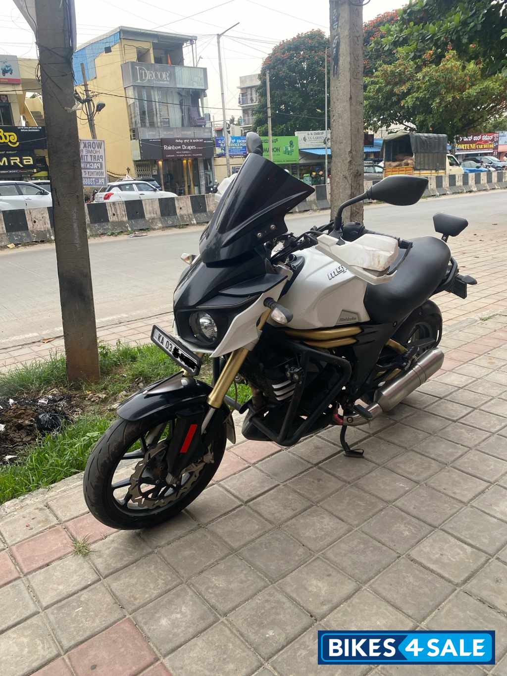 Mahindra Mojo