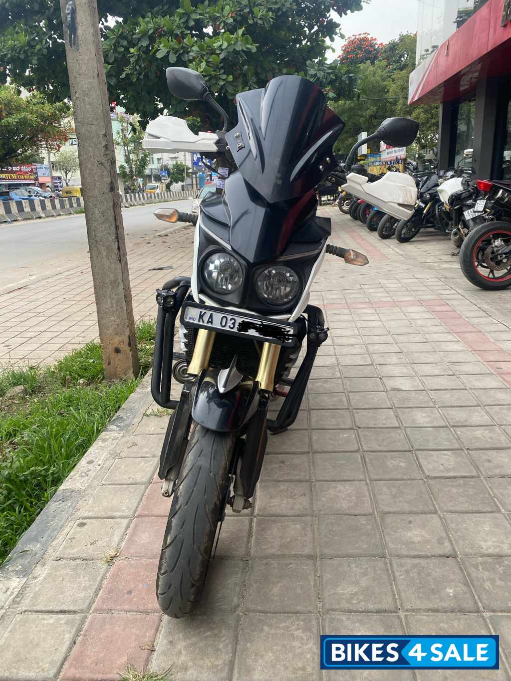 Mahindra Mojo