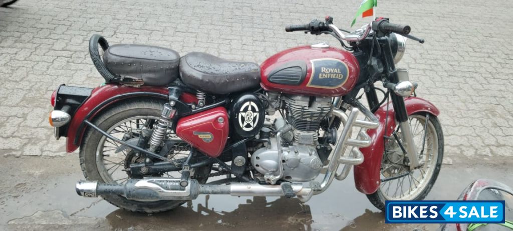 Chestnut Royal Enfield Classic 350