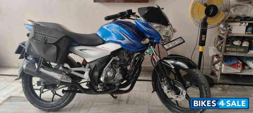 Blue Bajaj Discover 125 ST