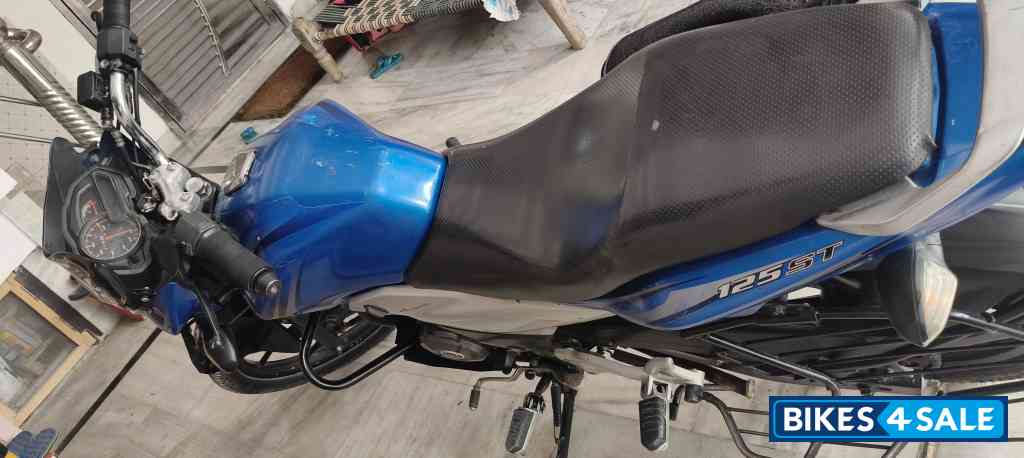 Blue Bajaj Discover 125 ST