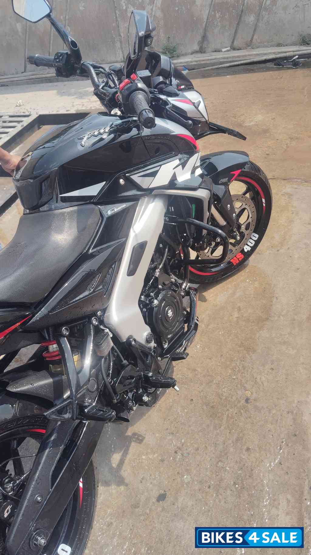 Black Bajaj Pulsar NS400Z