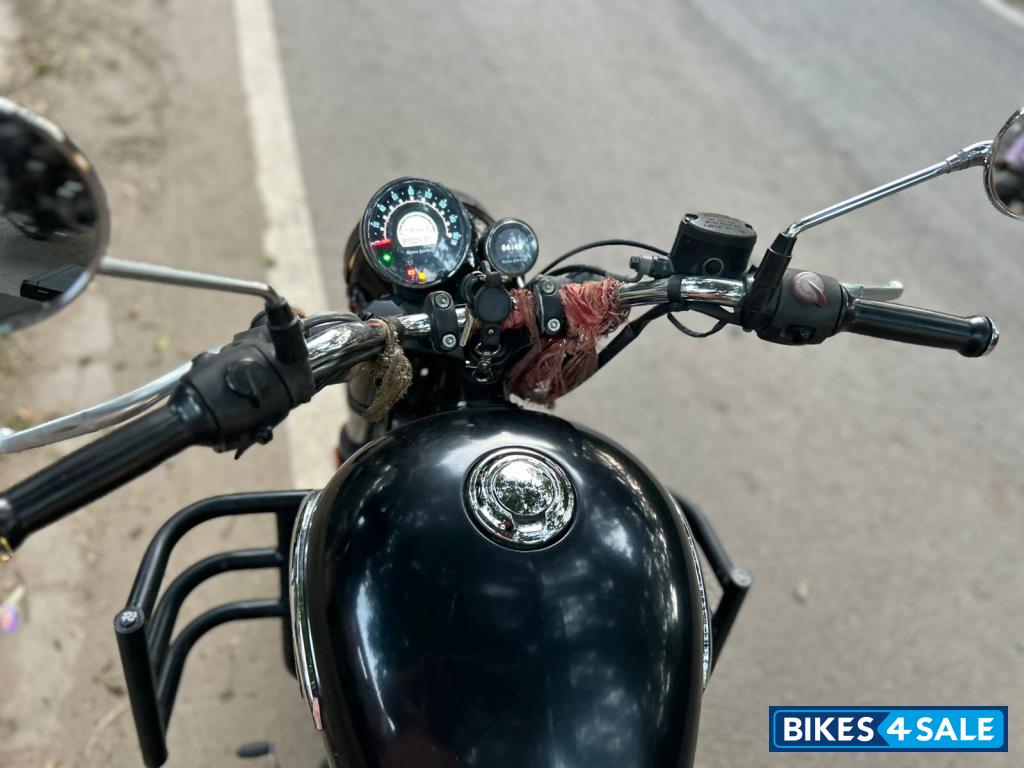 Mat Black Royal Enfield Meteor 350 Stellar