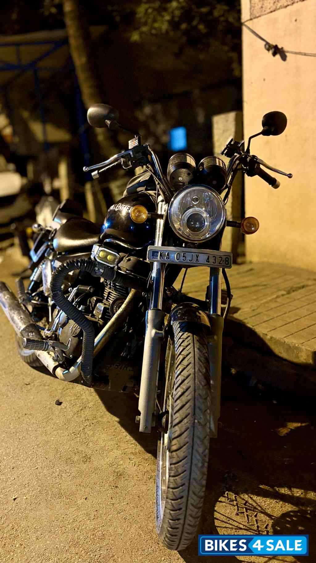 Black Royal Enfield Thunderbird 350