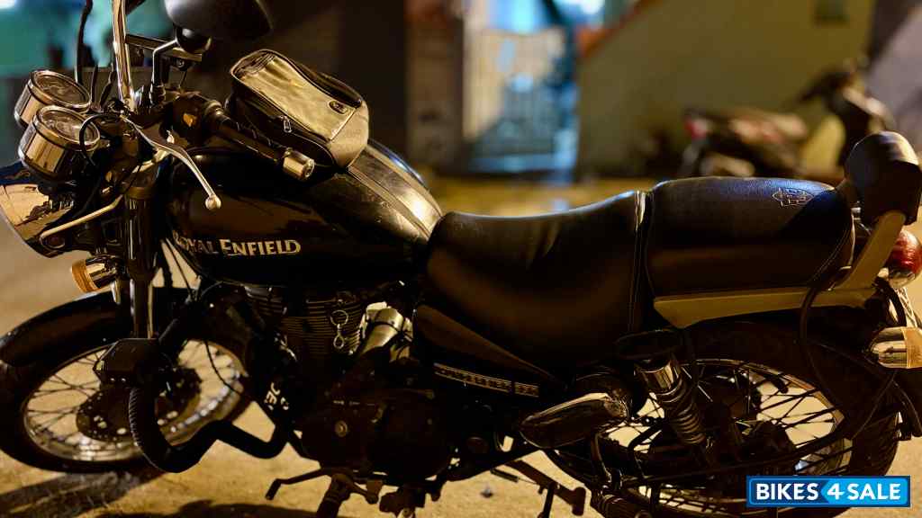 Black Royal Enfield Thunderbird 350