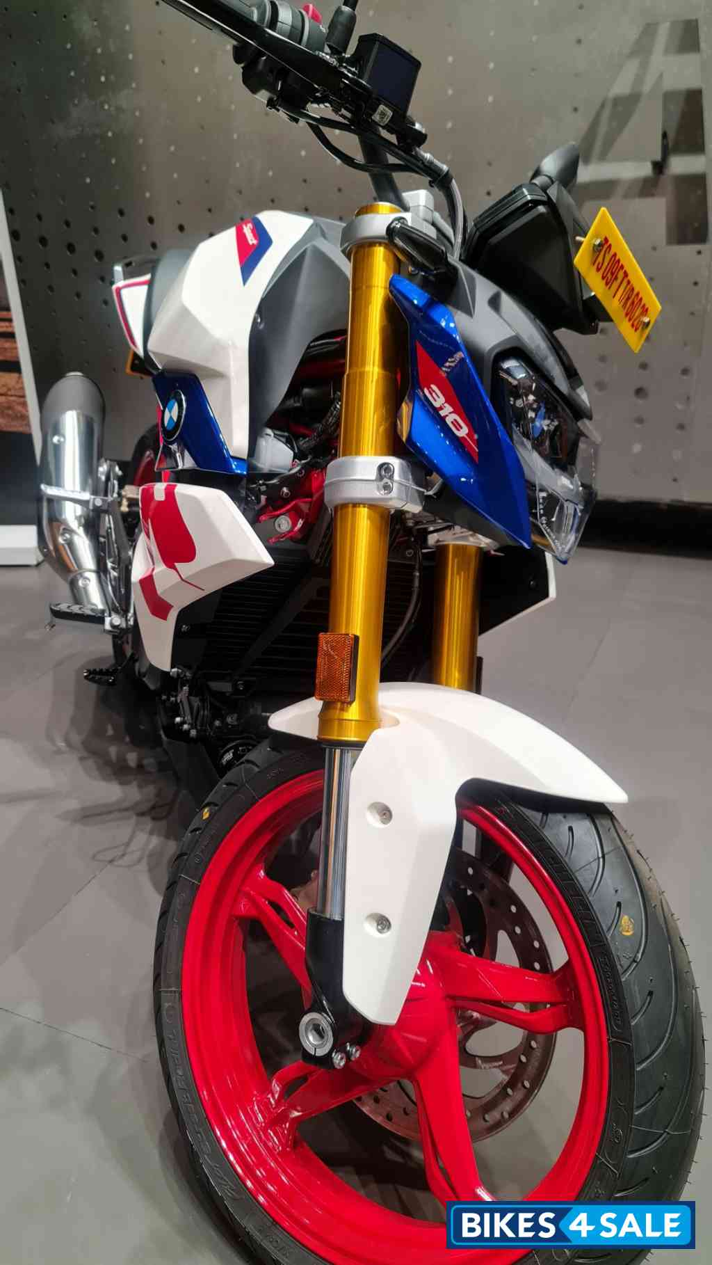Polar White (paid Extra For Wh BMW G 310 R