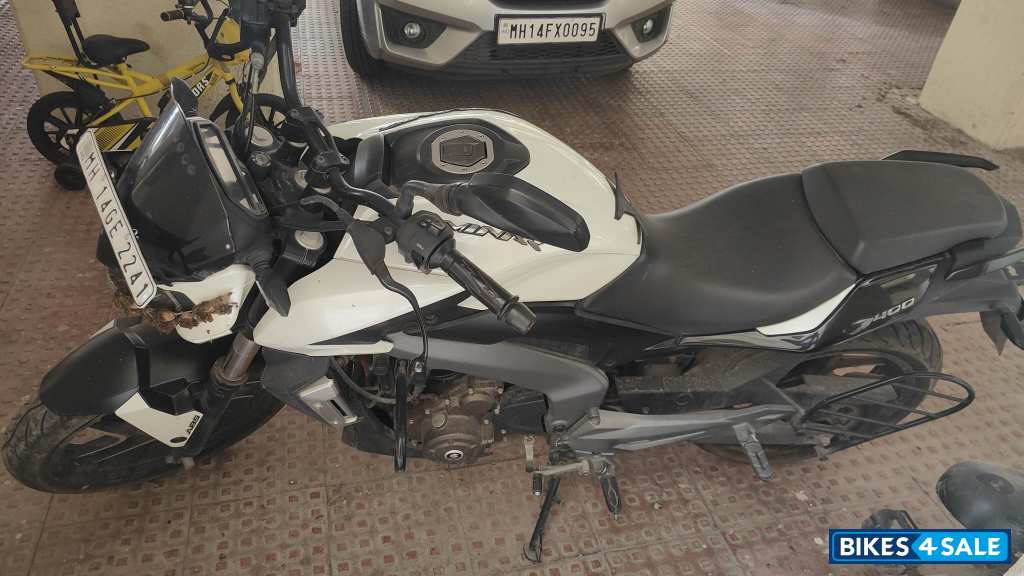 White Bajaj Dominar 400 ABS BS6