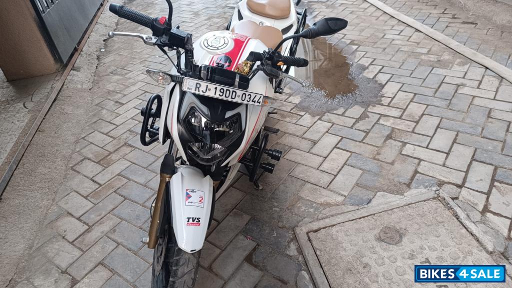 TVS Apache RTR 200 4V ABS