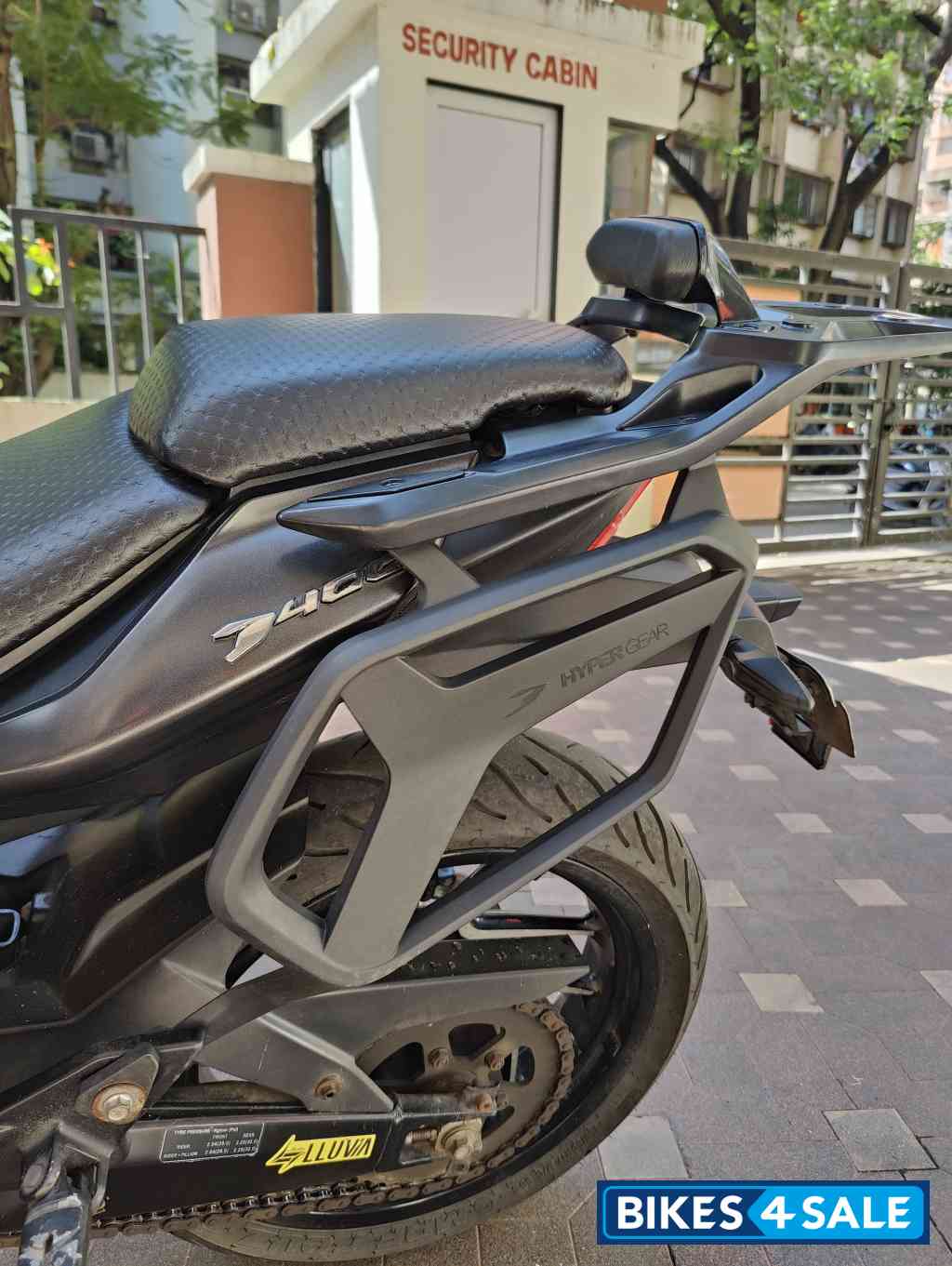 Matte Black Bajaj Dominar 400