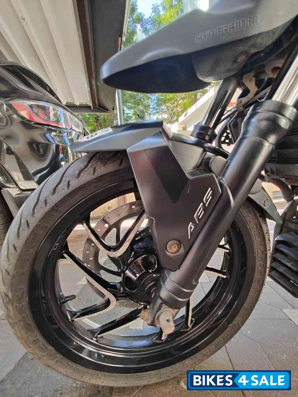 Matte Black Bajaj Dominar 400