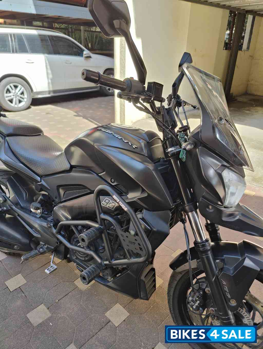 Matte Black Bajaj Dominar 400