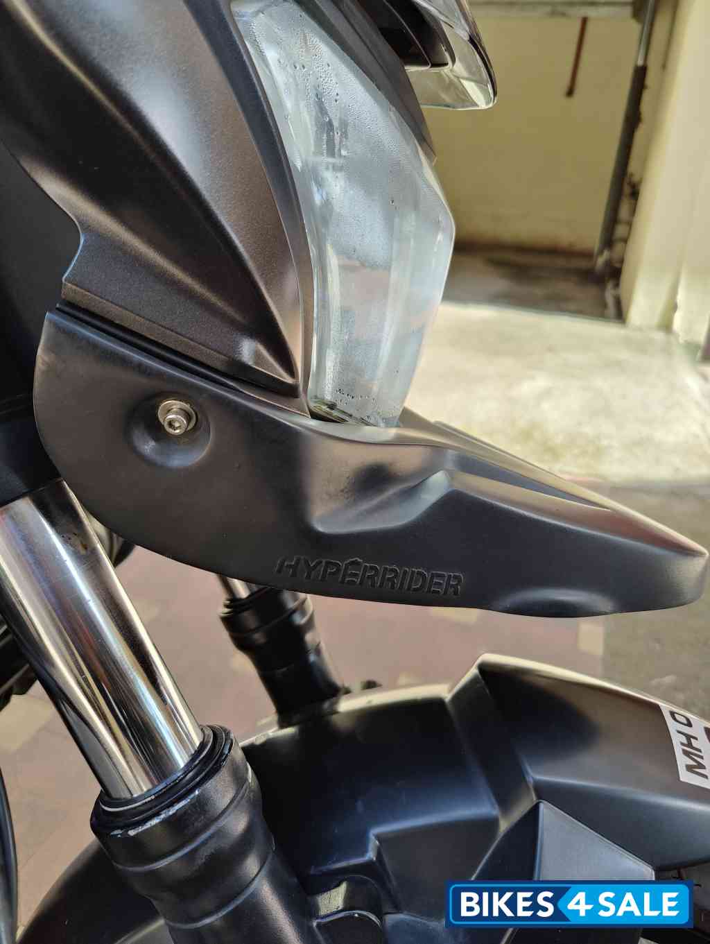 Matte Black Bajaj Dominar 400