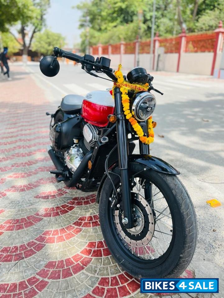 Jawa 42 Dual Channel ABS Sirius White