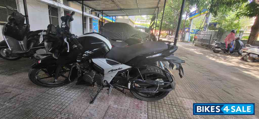 TVS Apache RTR 160 4V