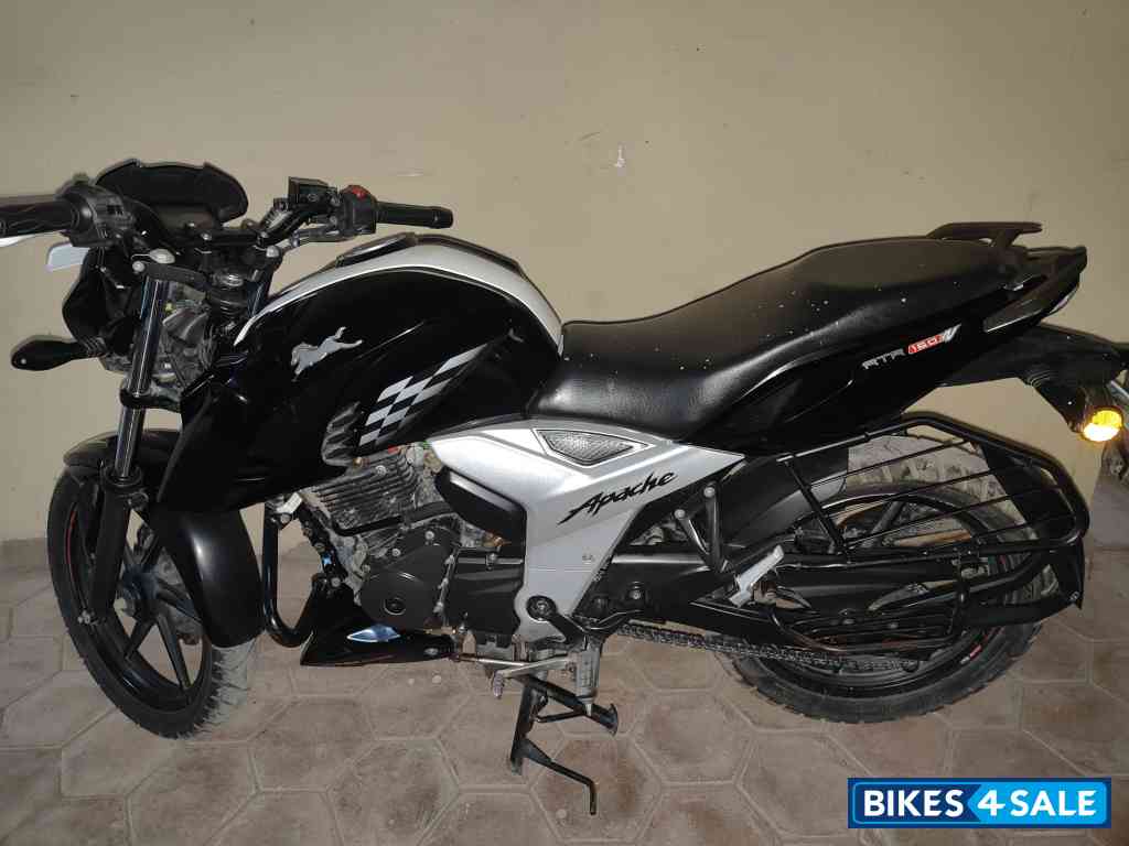 Black TVS Apache RTR 160 4V Black TVS Apache RTR 160 4V