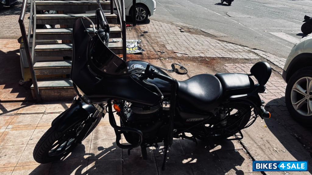 Matt Black Royal Enfield Meteor 350