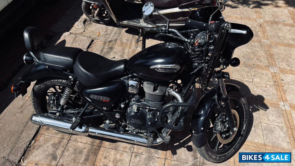 Matt Black Royal Enfield Meteor 350