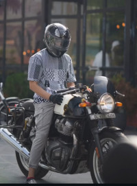 Dux Deluxe( Black And White ) Royal Enfield Continental GT 650