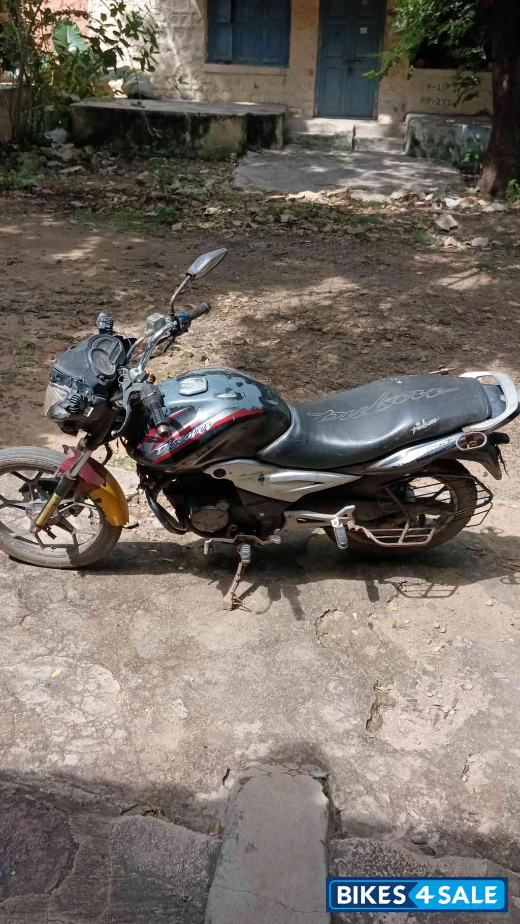 Black Bajaj Discover DTSi 125