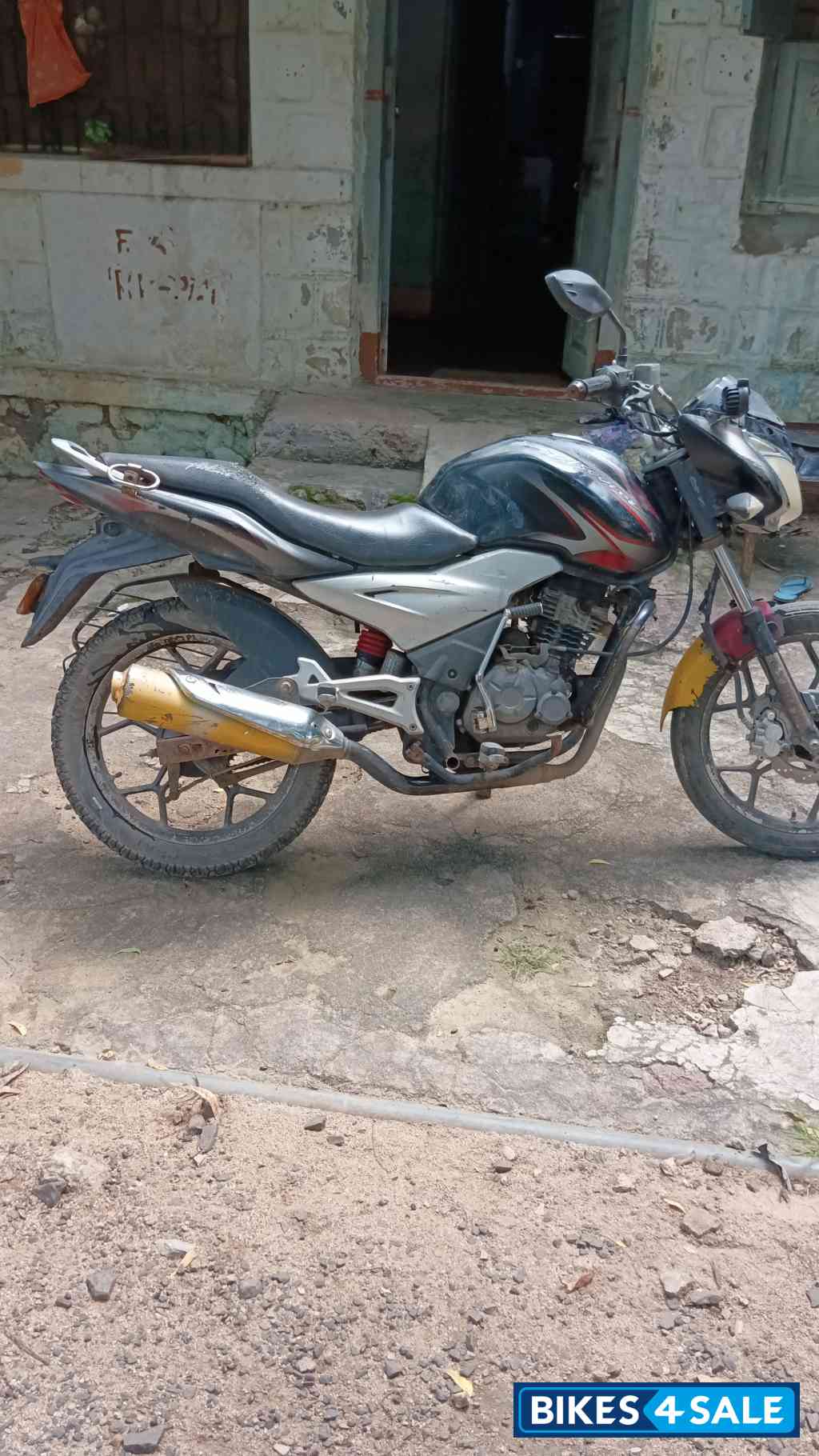 Black Bajaj Discover DTSi 125