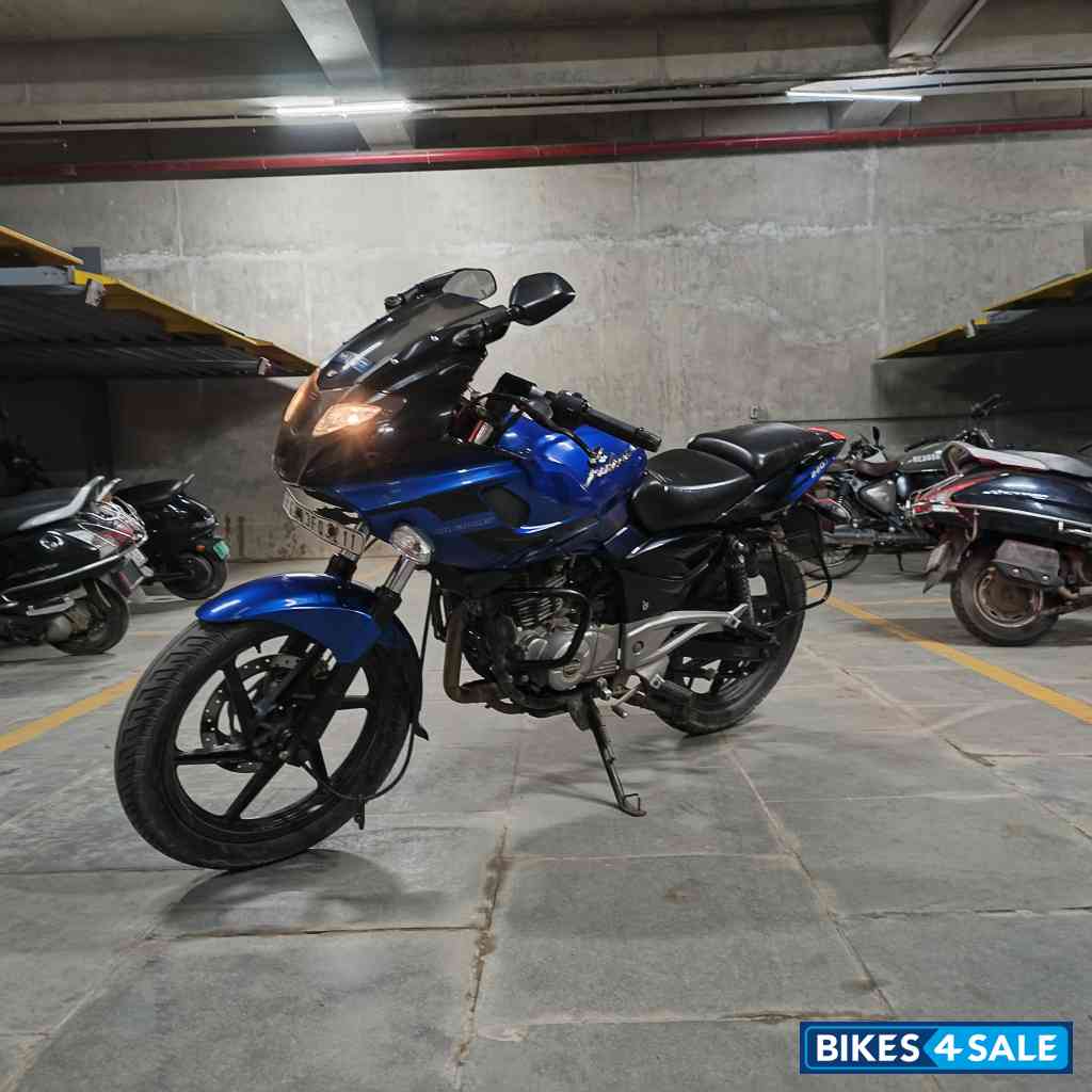 Bajaj Pulsar 220F Bajaj Pulsar 220F