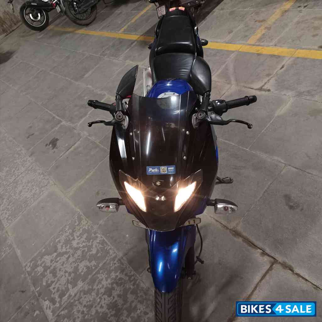 Bajaj Pulsar 220F Bajaj Pulsar 220F